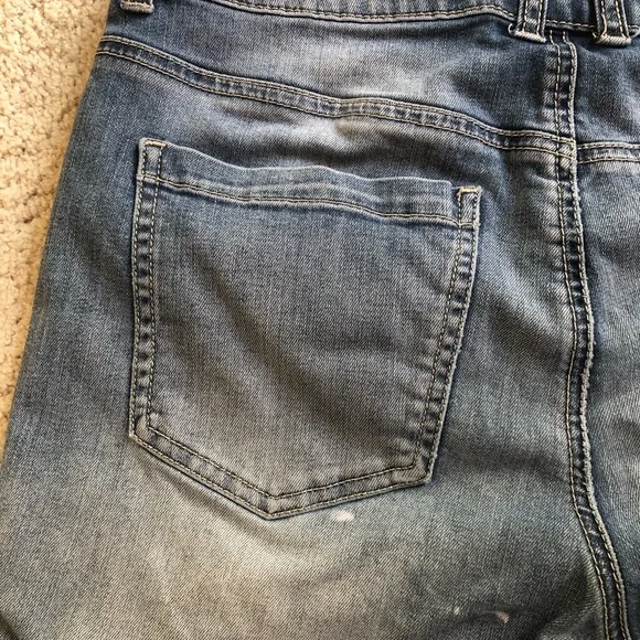 Platinum jean shorts, perfectly faded, can be worn with raw edge or rolled up - Picture 8 of 12